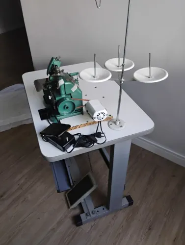 Overlok, com mesa e motor