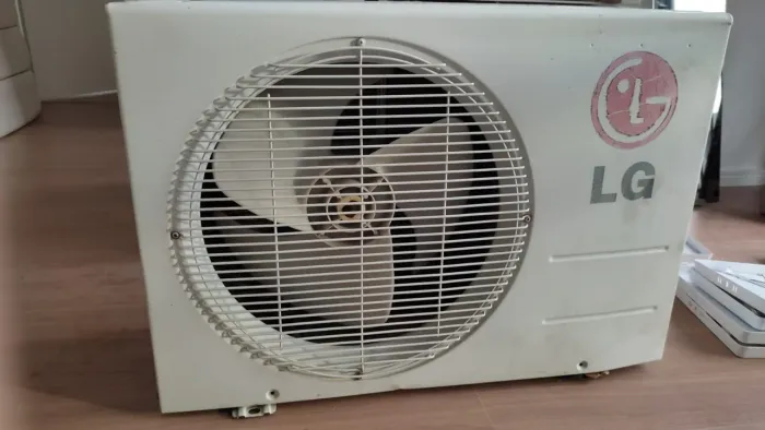 Ar condicionado LG espelhado usado por 1 ano