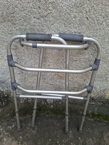 Andador para idoso dobrável