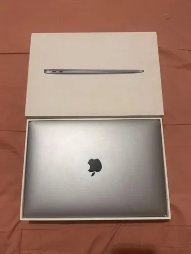 MacBook Air 13" M1 2020 - 8GB RAM / 256GB SSD - Cinza Espacial