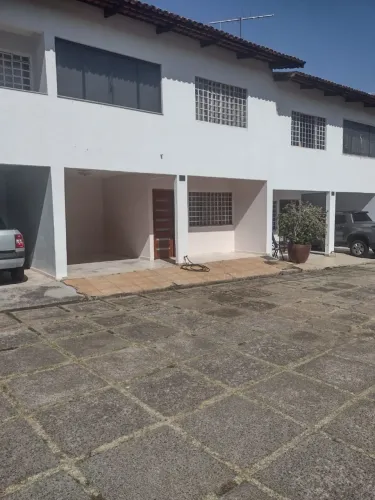 Vendo: Sobrado 4/4 2 stes em Condomínio Fechado Na região da 44. Leia a descrição!