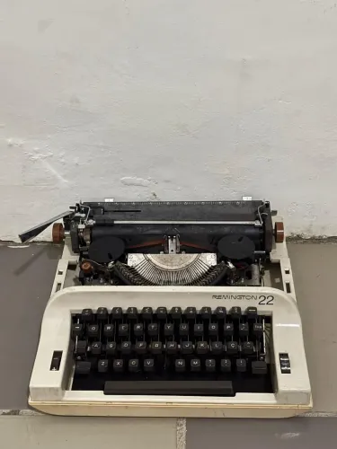 Antiga Máquina de Escrever Remington 22