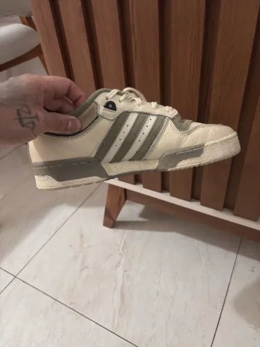 Tênis adidas Rivarlylow