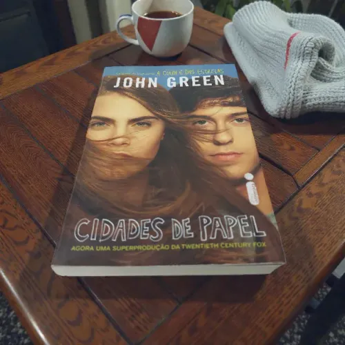 Livro Cidades de Papel - John Green (Usado)