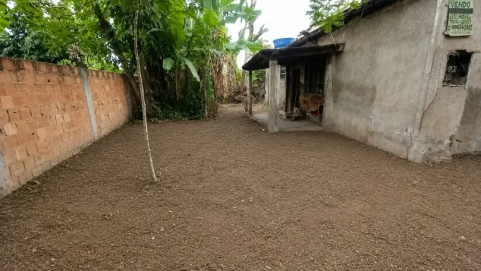 Terreno com uma pequena casa 360m2 em Jardim Nova Era. Nova Iguaçu