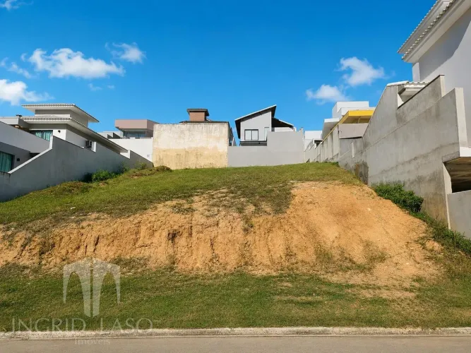 Lote à Venda no Vale dos Cristais I por R$ 330.000,00 | Condomínio Fechado em Macaé/RJ