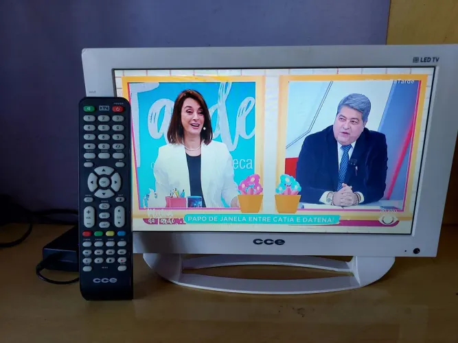 Tv Led 14 Cce 12V,Semi Nova! Com Conversor Digital, Controle! Boa Pra Caminhão 