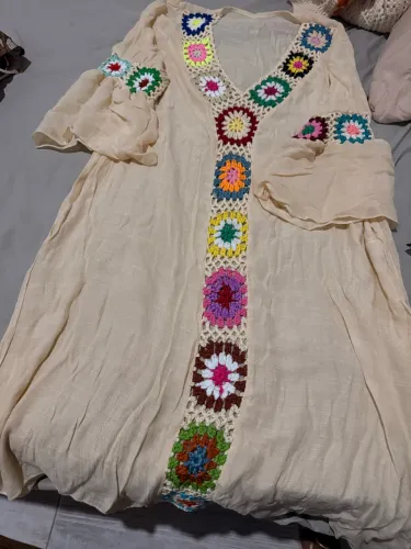  Vestido praia Túnica Solto com Decote em V, Manga 3/4, Flor de Crochê , Fenda Lateral, 