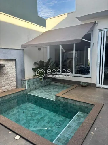 Casa em condomínio à venda, 3 quartos, 3 suítes, 2 vagas, Novo Mundo - Uberlândia/MG