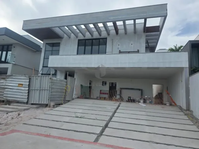 Casa duplex 378m² com 4 quartos, 4 suítes, piscina - Jardins Veneza, Interlagos