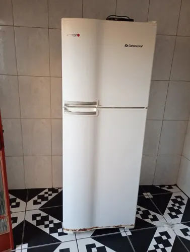 Vende se geladeira funcionando perfeitamente 