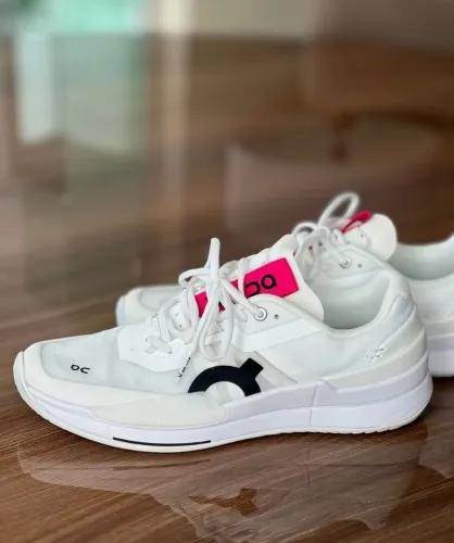Tenis on running the roger pro 2 