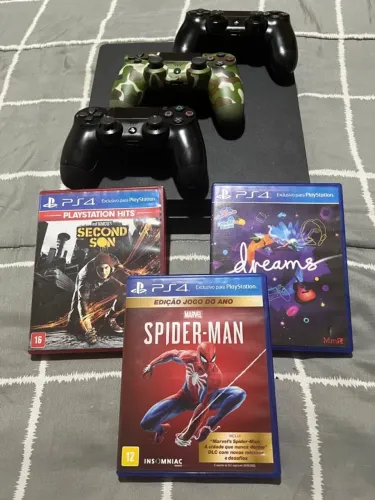 PS4 Slim + 3 Controles + 3 Jogos - Spider-Man, Infamous e Dreams