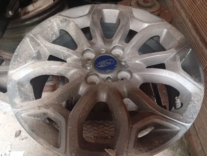 1 roda de carro ford