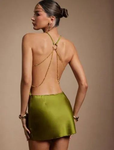 Vestido Curto Cetim com alças estilosas 