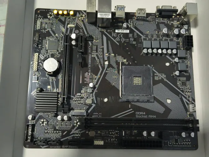Placa Mãe A520m K V2 AMD Am4 M-atx DDR4 gigabyte Cor preta.