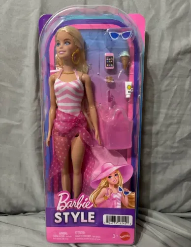 Boneneca Barbie dia de Praia com acessórios LACRADA