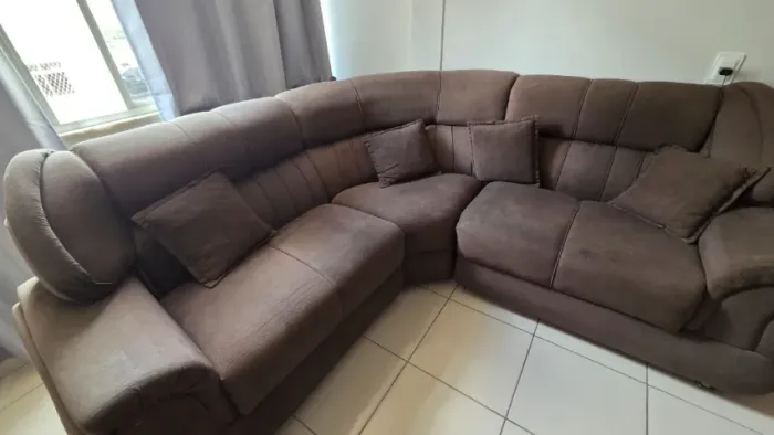 Sofá de Canto em L Marrom Suede - Grande e Confortável