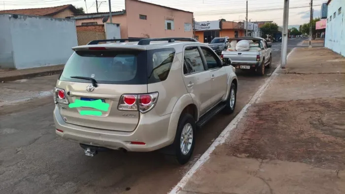 Toyota Hilux SW4 SR 4X2 2.7/ 2.7 Flex 16V Aut. 2014