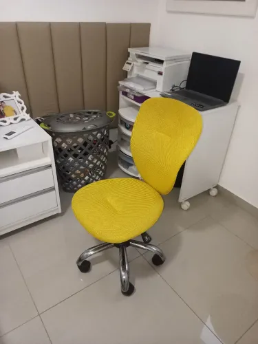 CADEIRA GIRATÓRIA ESTILOSA