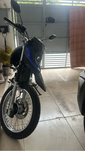 Vendo uma moto motivo não uso está parada