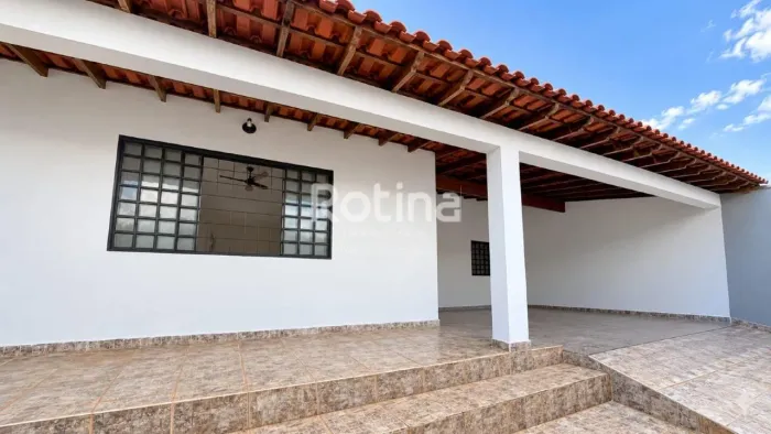 Casa para alugar, 3 quartos, Jardim Patrícia - Uberlândia/MG - Rotina Imobiliária
