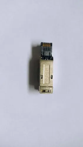 Conector blindado robusto para cabos 8 fios (4x2) com saída para cabo 180