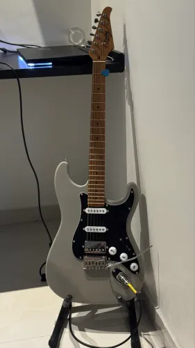 Guitarra Seven SGT 277 HSS - Regulada