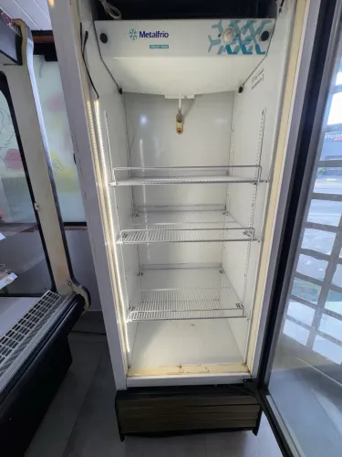 Vende-se Geladeira Metalfrio