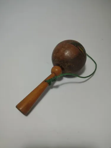 Brinquedo Bilboquê Antigo em Madeira Maciça 