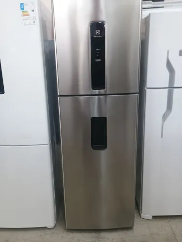 Geladeira dúplex Frost Free inox Eletrolux 410 lts com Dispenser de água na porta