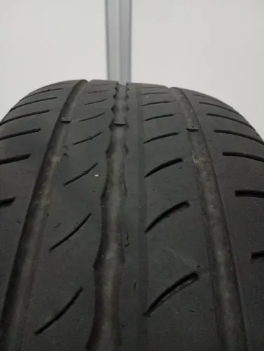 Pneu aro 16 195/60 semi novo