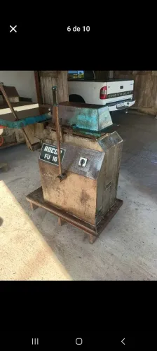 Máquina furadeira