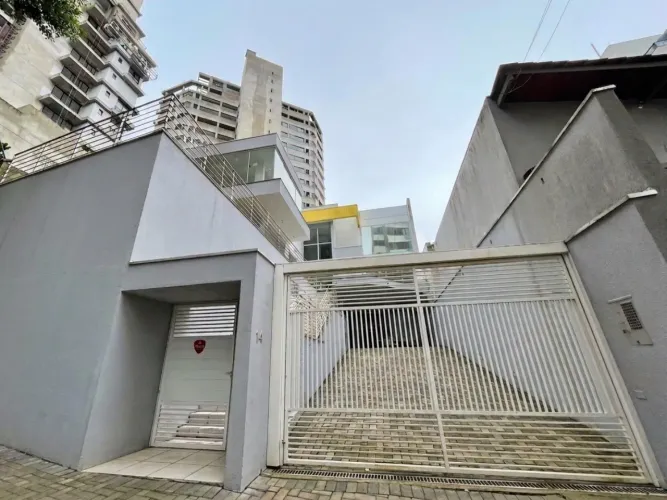 Casa de alto padrão com 600 m² no Jardim Blumenau!