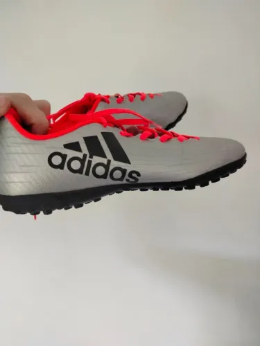 Chuteira society Adidas
