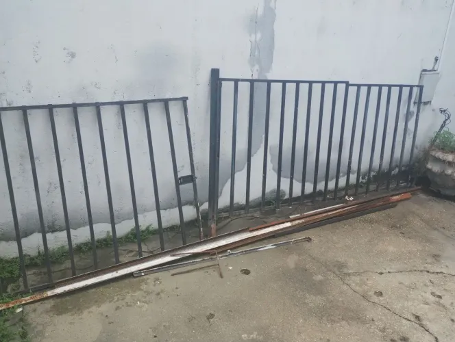 Portão/grade  de ferro pesado com vigas