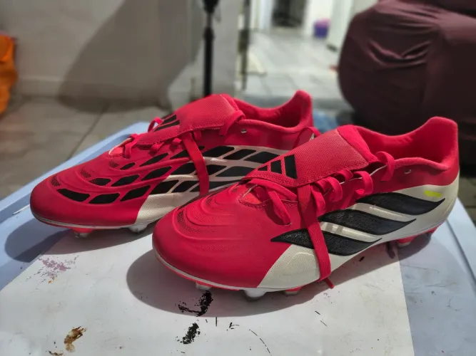 ? CHUTEIRA ADIDAS À VENDA