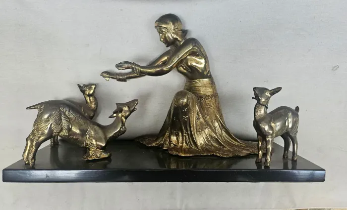 Escultura Art Déco em Bronze e Mármore - Mulher Com Cervos