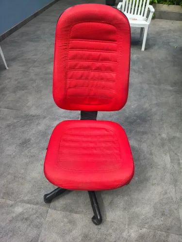 Vende-se cadeira e mesa de escritório