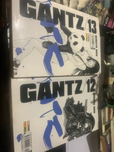 mangás Gantz, 2 volumes criados por Hiroya Oku.