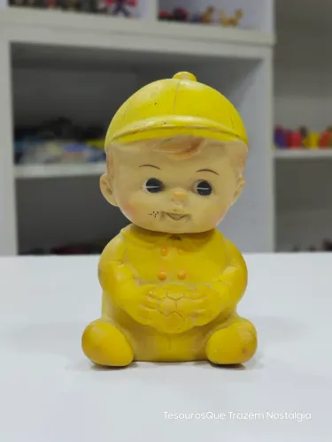 Boneco Vinil Antigo com bola na mão 12cm