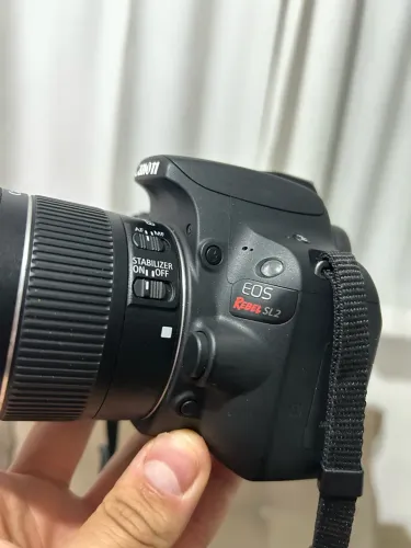 Camera Canon EOS Rebel SL2 + Lente Canon 18-55mm