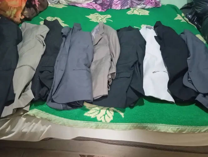 Lote de roupas para brechó