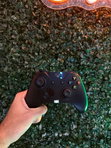 Controle xbox one semi-novo 
