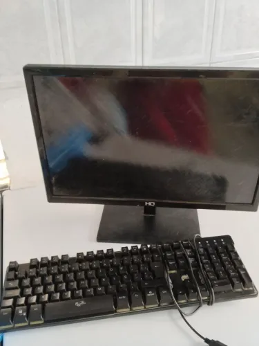 PC com RX550 , com cabo de rede , HDMI, mouse , teclado , monitor .
