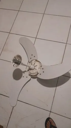 Ventilador de teto funcionando 