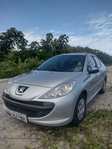 Peugeot 207 Sedan Passion XR 1.4 Flex 8V 4P 2010