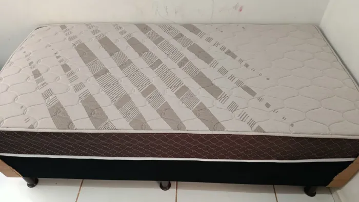 cama box solteiro, menos de 1 mês comprada, vendendo pois estou de mudança 