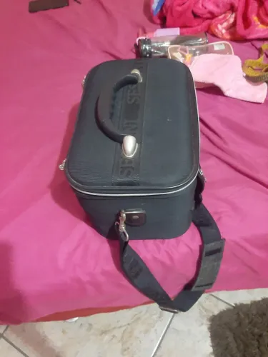 Vende se uma frasqueira 31 cm X 21cm