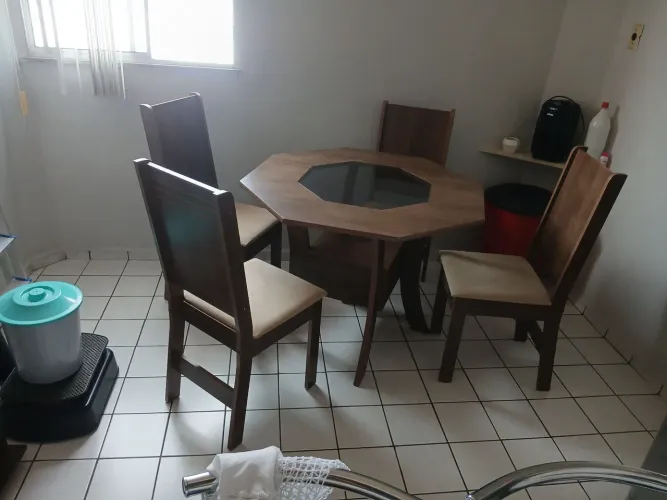 mesa de copa com 4 cadeiras